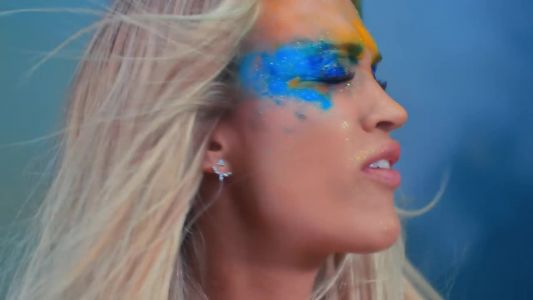 Carrie Underwood - Love Wins