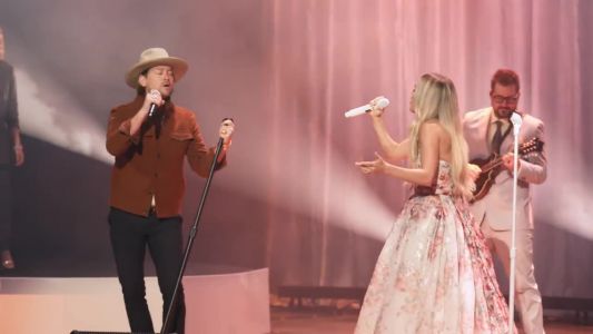 Carrie Underwood - Nothing but the Blood of Jesus