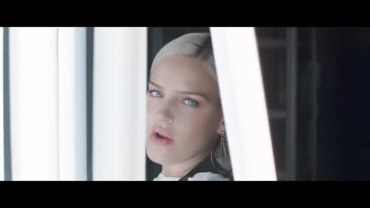 David Guetta - Don’t Leave Me Alone