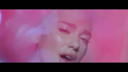 Dua Lipa - Hotter Than Hell