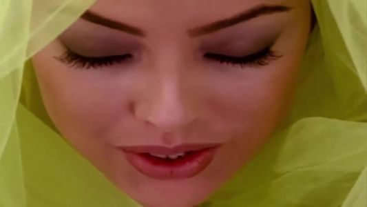 Ebru Gündeş - Deli Divane
