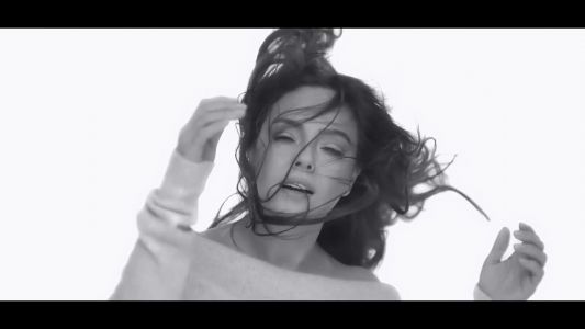Ebru Gündeş - Gün Ağardı