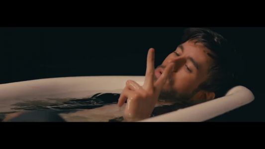 Enrique Iglesias - El baño