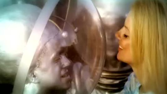 Geri Halliwell - Lift Me Up