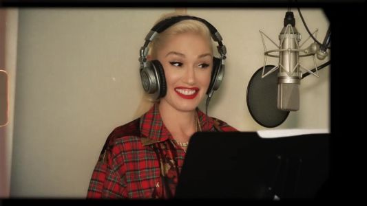 Gwen Stefani - Here This Christmas