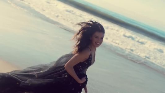 Hailee Steinfeld - Capital Letters