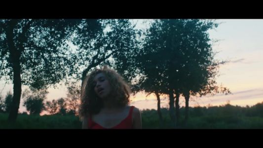 Izzy Bizu - White Tiger