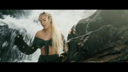 Karol G - Pineapple