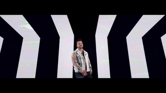 Luis Fonsi - 1. Perfecta