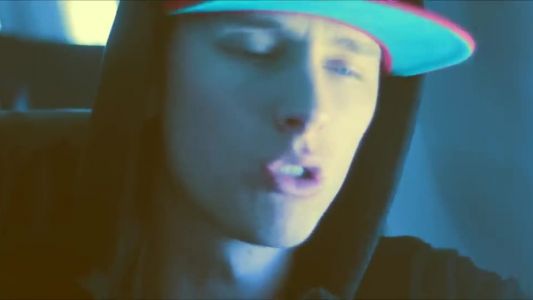 Machine Gun Kelly - Chasing Pavements