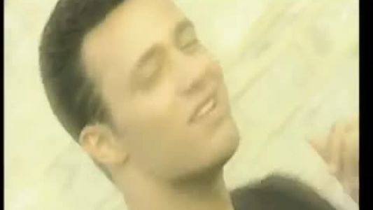 Mustafa Sandal - Bu Kız Beni Görmeli