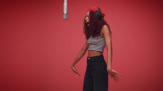 Ravyn Lenae - Sticky