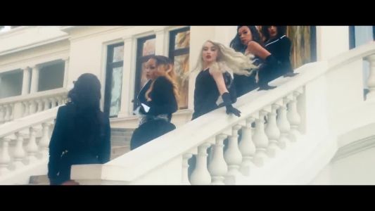 Sabrina Carpenter - Almost Love
