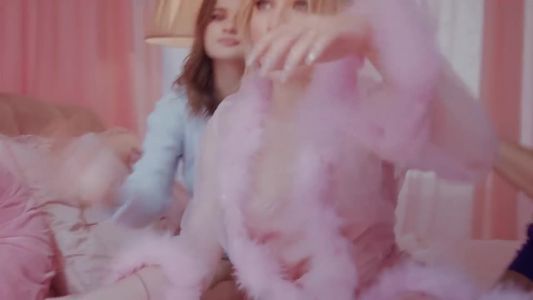 Sabrina Carpenter - Sue Me