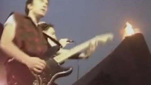 U2 - Sunday Bloody Sunday